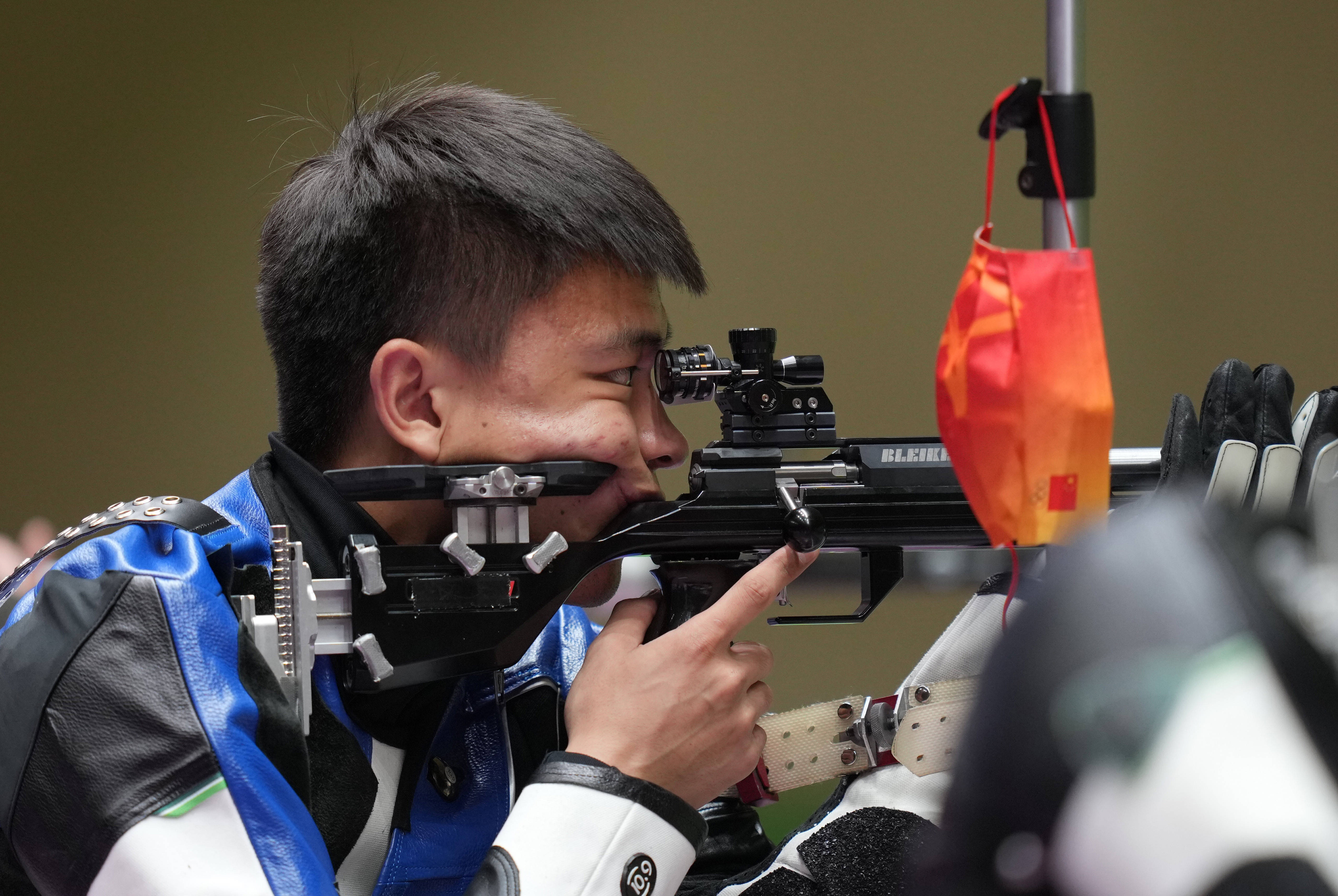 印度射击选手在紧张比赛中夺冠
