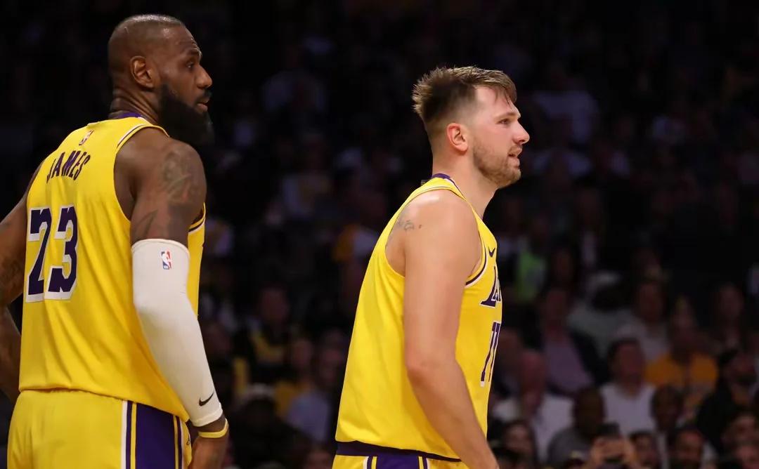 关于NBA冠军殊荣属于湖人：詹姆斯率队获得大胜的信息