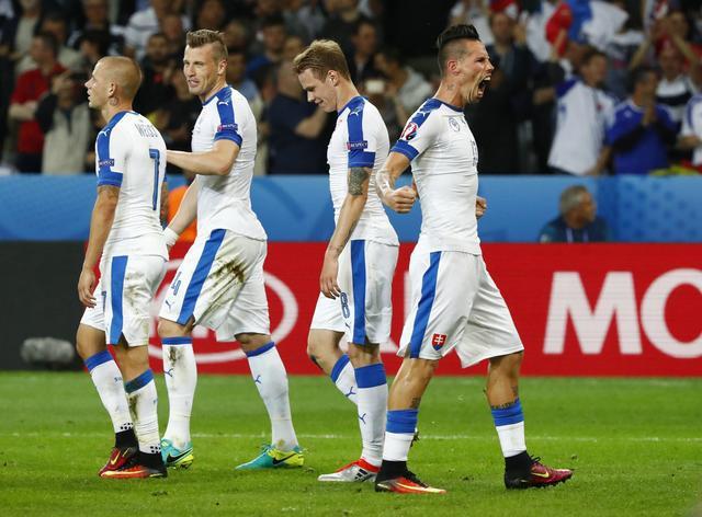 爱游戏中国官网-包含瑞典大胜斯洛伐克，小组出线前景一片光明的词条