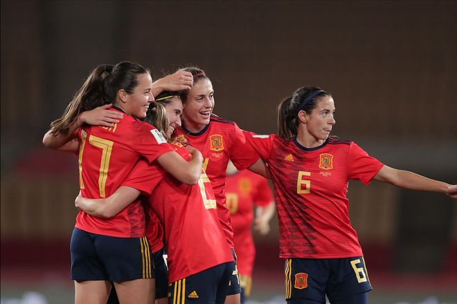 荷兰女足实现历史突破——荷兰队创造历史突破！