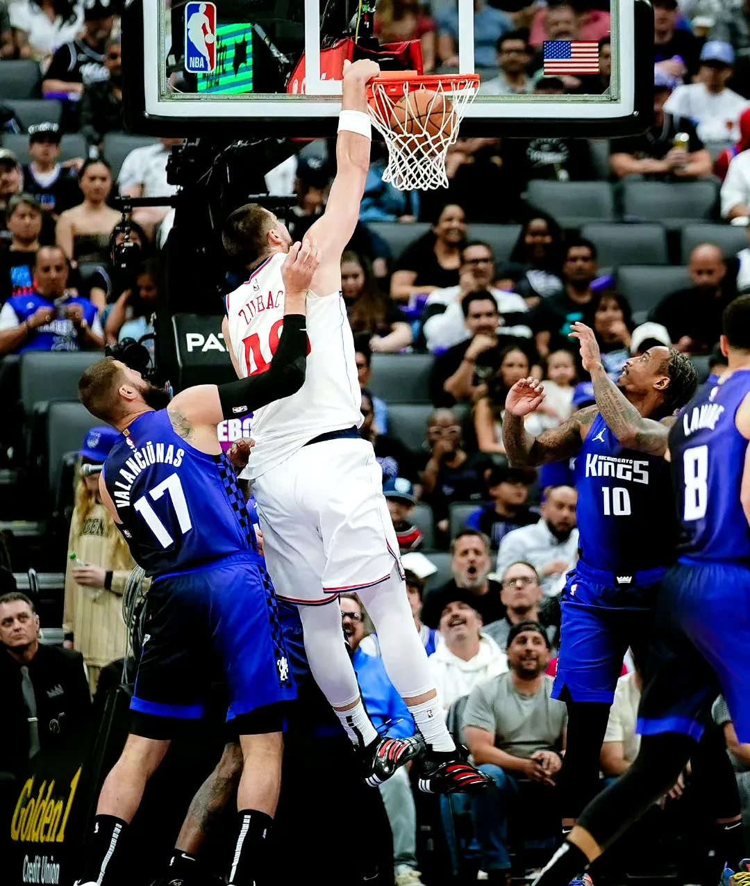 爱游戏官网-国王队内线实力凸显，憾负对手出局