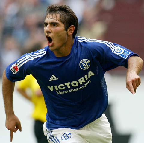 爱游戏体育官网-沙尔克04大败多特蒙德，表现不尽如人意