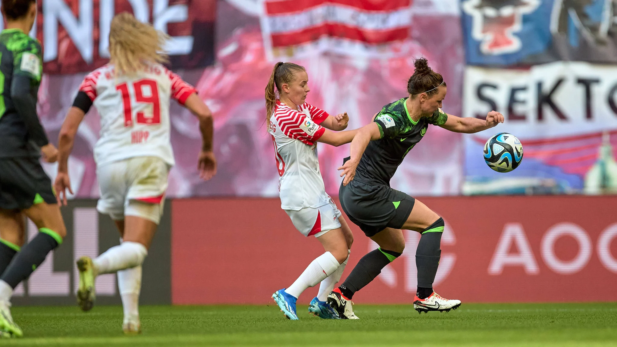 爱游戏app下载-包含欧洲女足比赛掀起热潮，球队实力强劲的词条