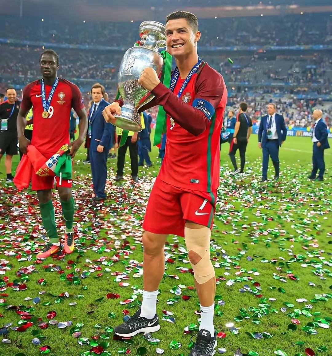 葡萄牙足球队夺得冠军,实力出众 葡萄牙足球队夺得冠军,实力出众