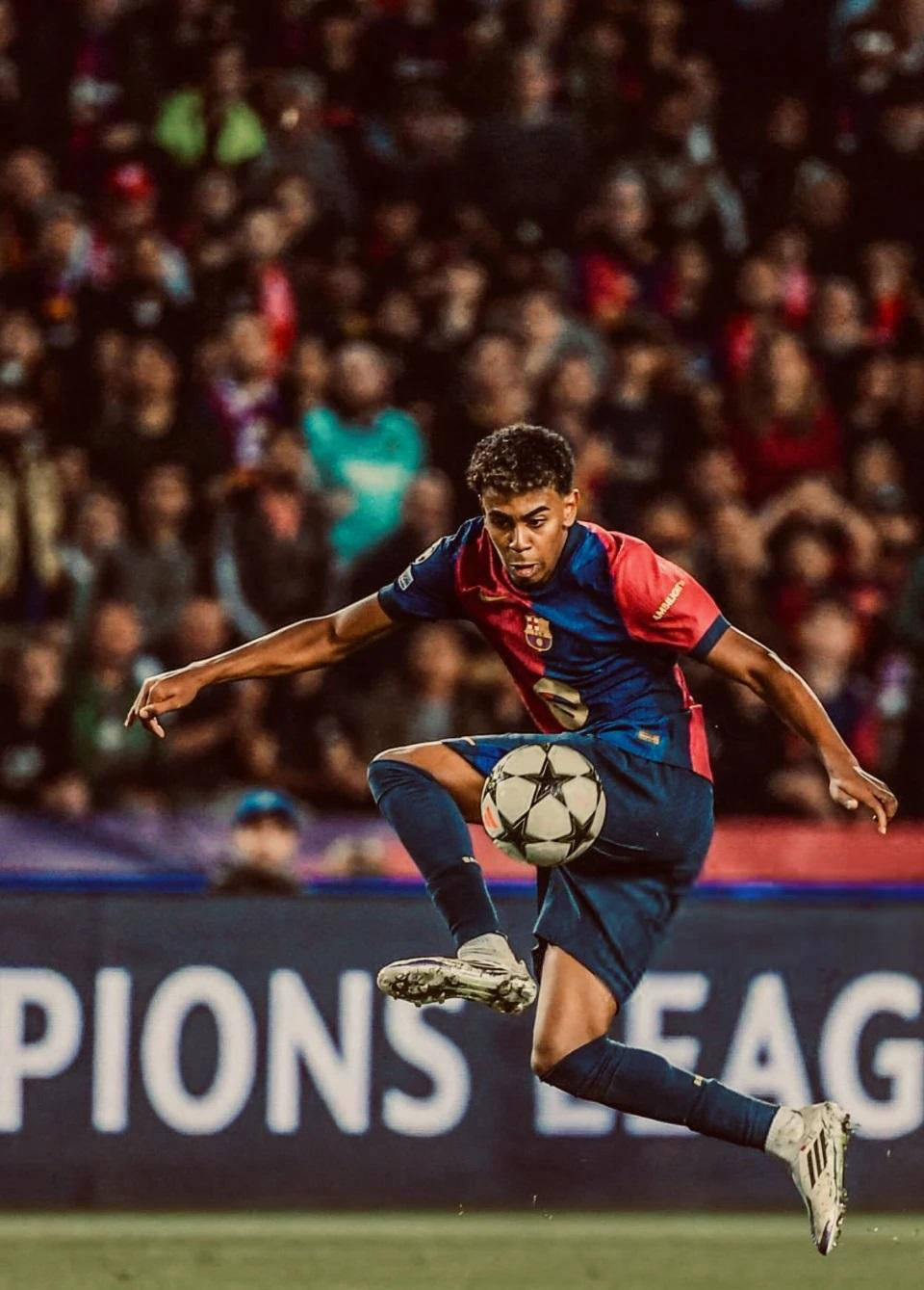 爱游戏官网-巴萨遭遇翻盘，陷入淘汰圈困境