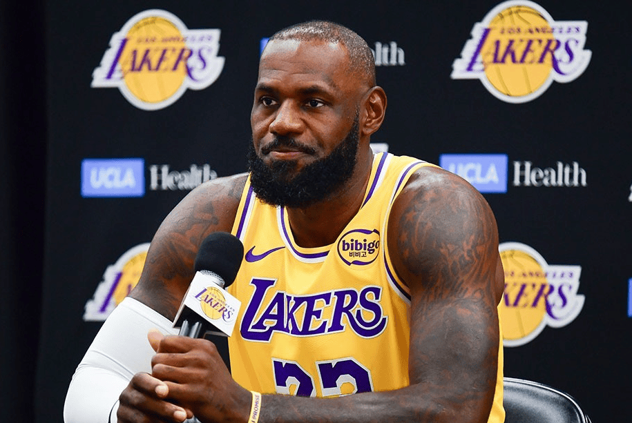 湖人队老将复出，球队士气大振