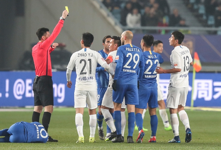 爱游戏在线-精彩回放！一轮紧张对决屡现逆转战术